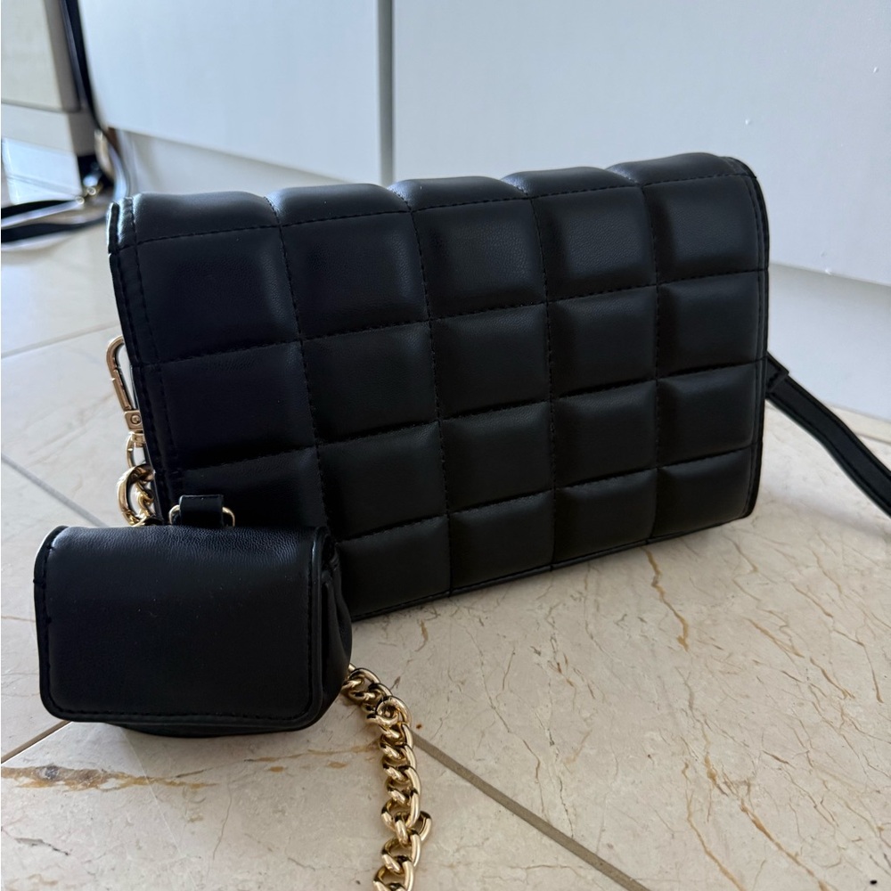 Elegant Black Quilted Women's Bag